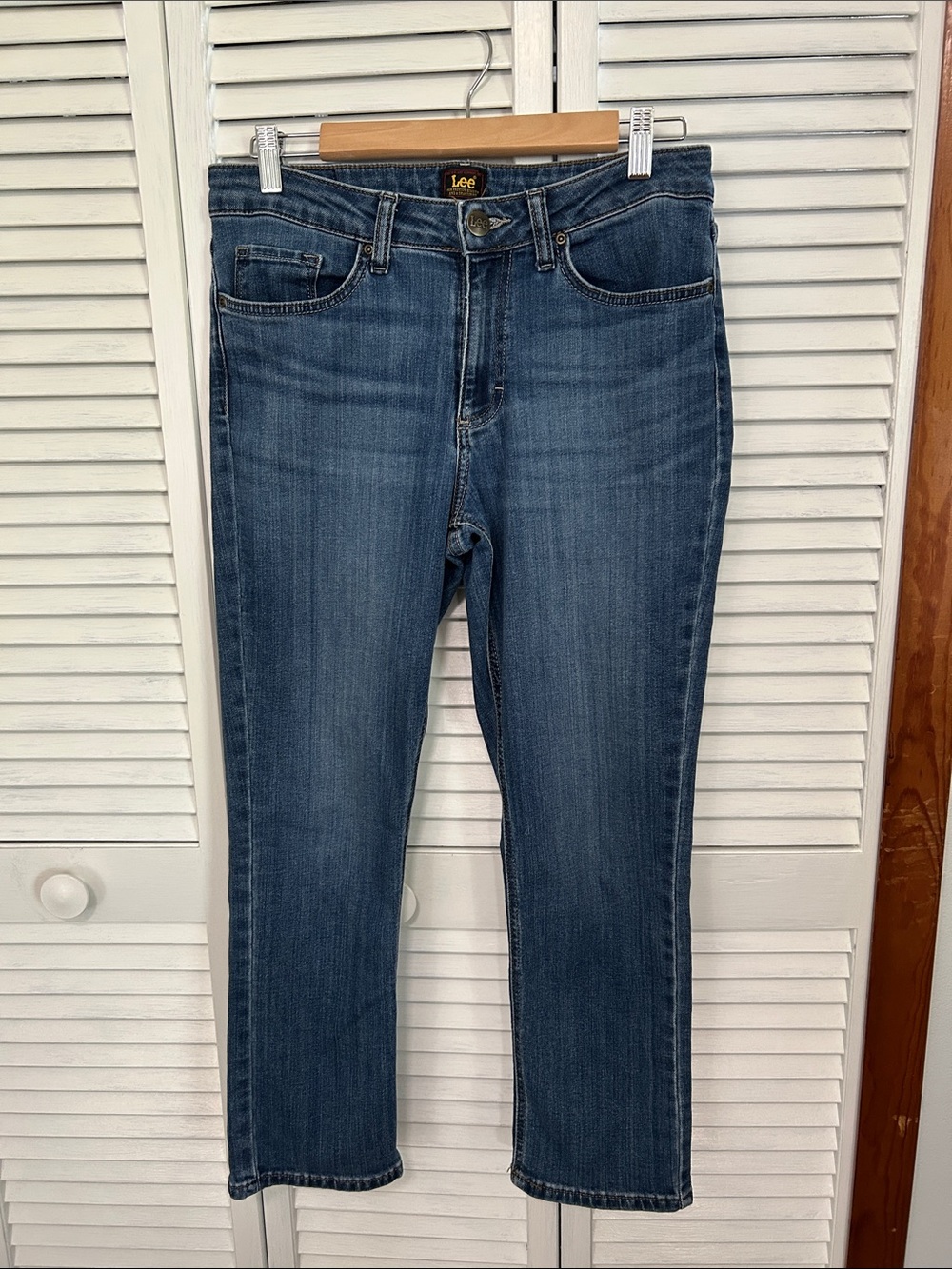 Lee Women's Straight Leg Jeans in Medium Blue Wash Size 8P